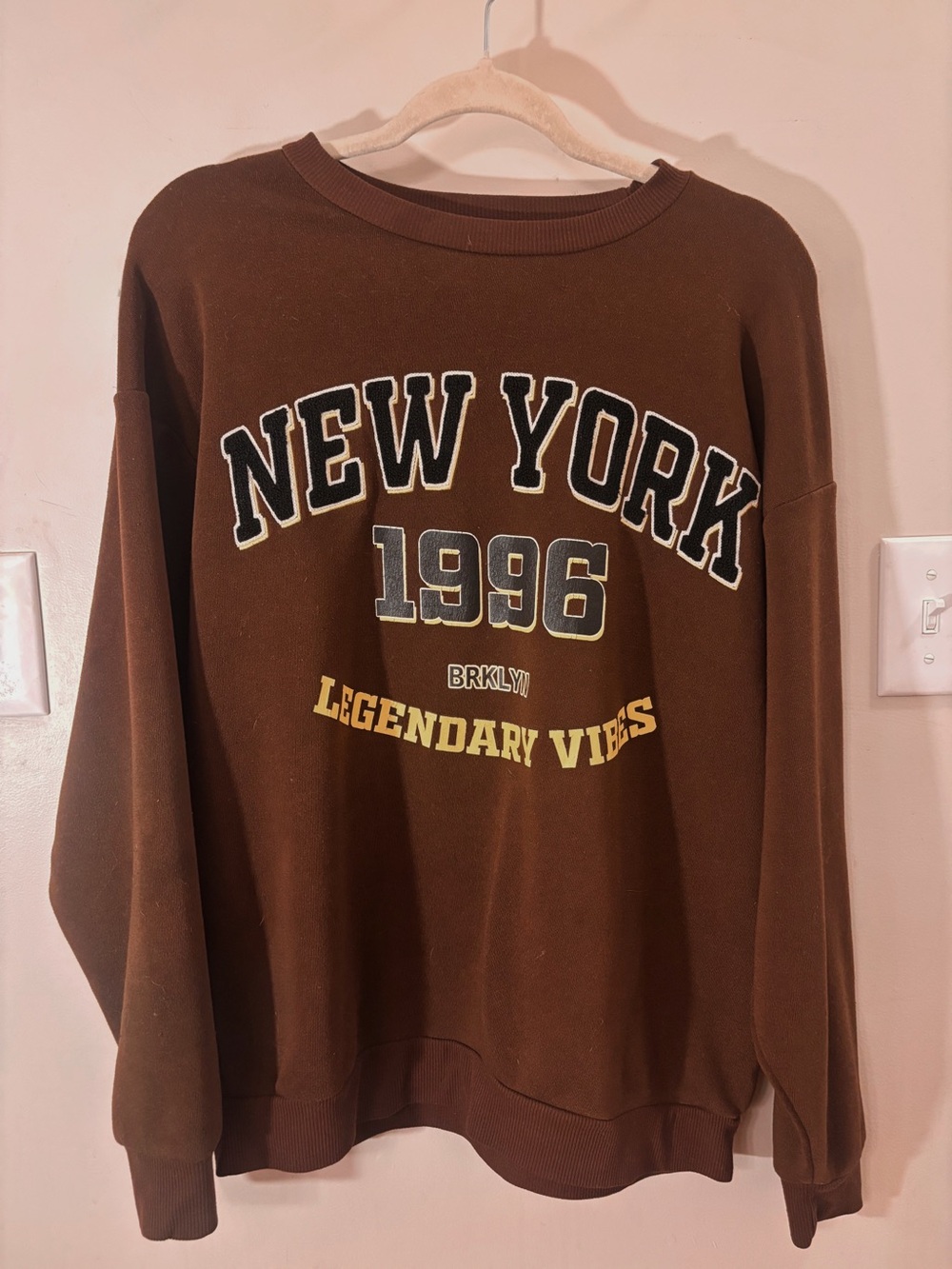 Brown "New York 1996" Graphic Crewneck Sweater